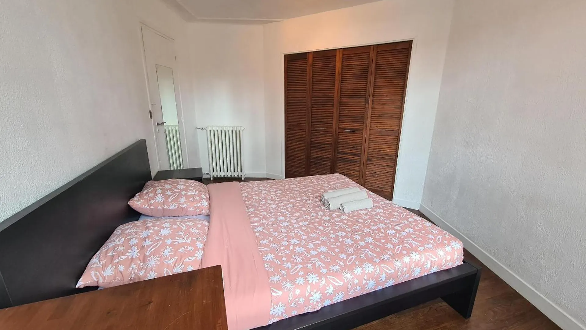 Chambre Face A La Tour Tanguy Apartment Brest Homestay
